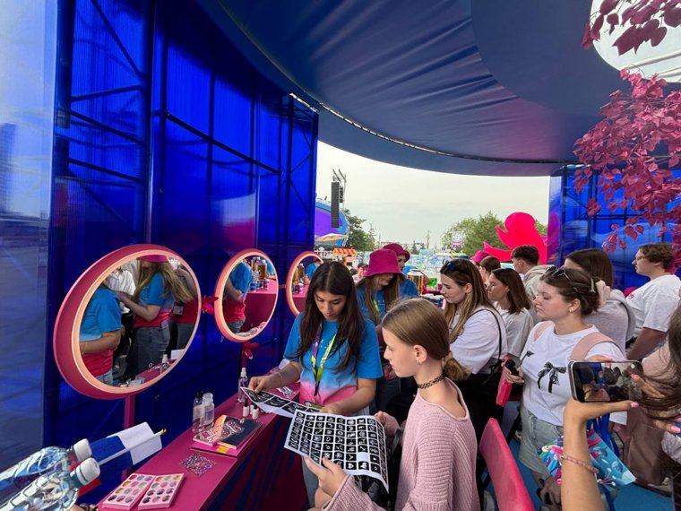 Поликарбонат от нашей компании  засиял ярким светом на VK Fest!